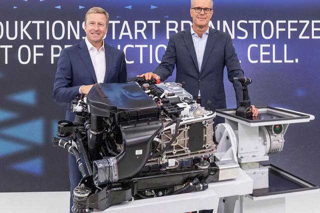 Pourquoi BMW croit encore au moteur thermique et à l'hydrogène ? Pourquoi BMW croit encore au moteur thermique et à l'hydrogène ?