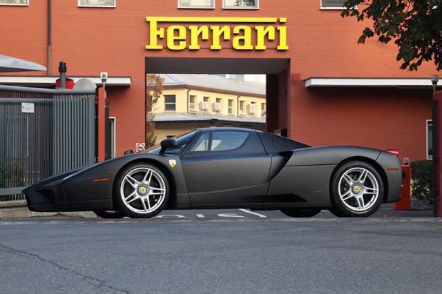 La seule Ferrari Enzo noir mat est à vendre La seule Ferrari Enzo noir mat est à vendre