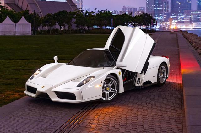 La seule Ferrari Enzo blanche au monde est à vendre La seule Ferrari Enzo blanche au monde est à vendre