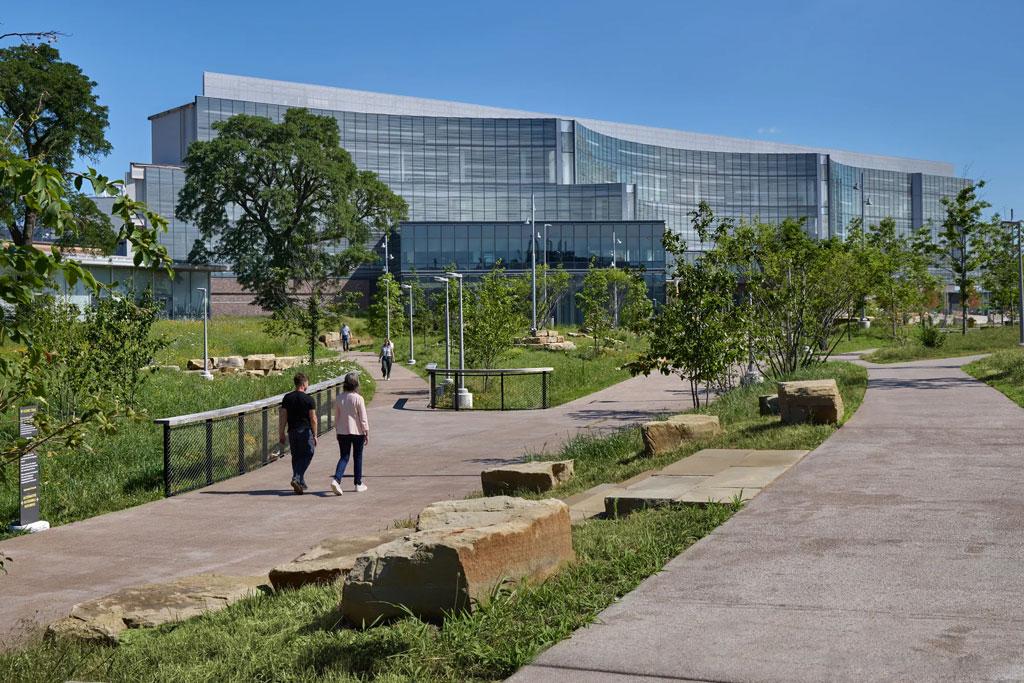 Henry Ford II World Center, futur sige de l'ovale bleu  Dearborn