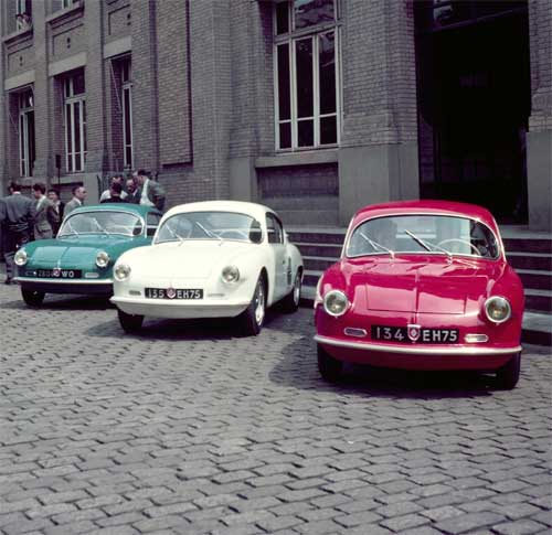 Hommage Alpine à l'atelier Renault aux Champs Elysées ! Hommage Alpine à l'atelier Renault aux Champs Elysées !