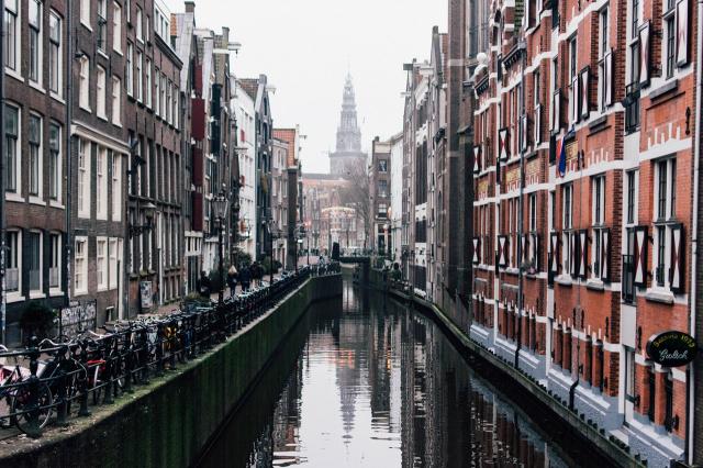 Amsterdam prévoit d'interdire les voitures thermiques en 2030 Amsterdam prévoit d'interdire les voitures thermiques en 2030