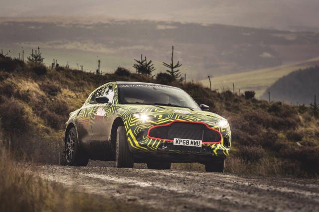 Prototype : l'Aston Martin DBX sort du bois