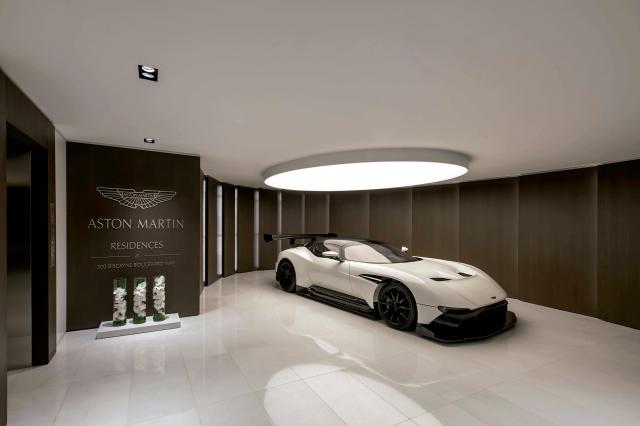 Achetez le penthouse, Aston Martin vous offre la voiture ! Achetez le penthouse, Aston Martin vous offre la voiture !