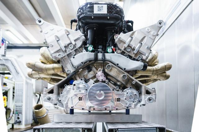 Aston Martin dévoile le fabuleux V12 de la Valkyrie Aston Martin dévoile le fabuleux V12 de la Valkyrie