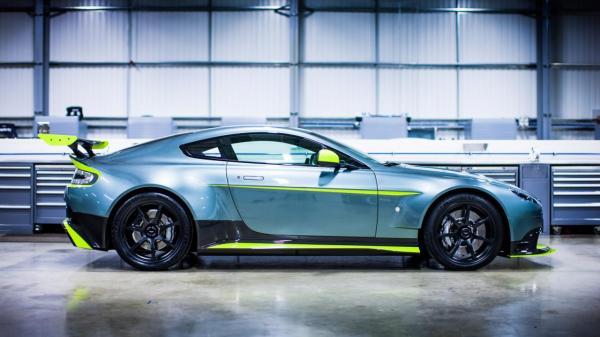Aston Martin Vantage GT8 Aston Martin Vantage GT8
