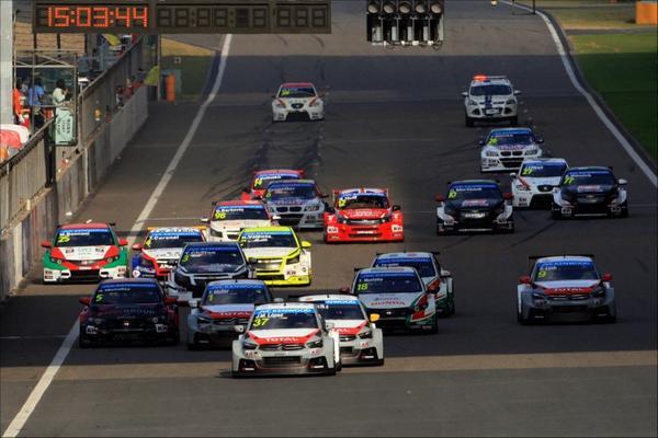 Première année, premier titre pour Citroën en WTCC ! Première année, premier titre pour Citroën en WTCC !