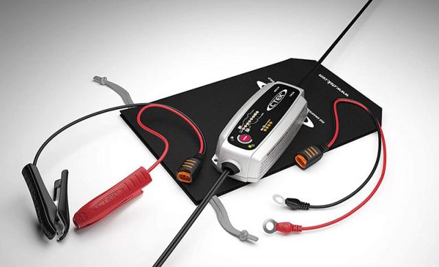 Sélection Noël 2021: Chargeur intelligent CTEK MXS5 Toolbox Set Sélection Noël 2021: Chargeur intelligent CTEK MXS5 Toolbox Set