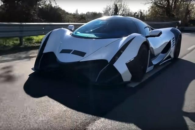 L'incroyable Devel Sixteen refait surface lors de tests sur route (vidéo) L'incroyable Devel Sixteen refait surface lors de tests sur route (vidéo)