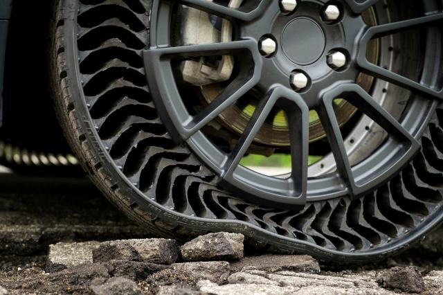 GM et Michelin s'unissent pour le pneu sans air GM et Michelin s'unissent pour le pneu sans air