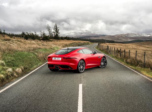 Jaguar F-Type 2.0 turbo : le félin à quattre pattes Jaguar F-Type 2.0 turbo : le félin à quattre pattes