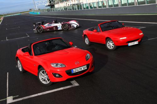 La Mazda MX-5 fête ses 20 ans aux 24 Heures du Mans La Mazda MX-5 fête ses 20 ans aux 24 Heures du Mans