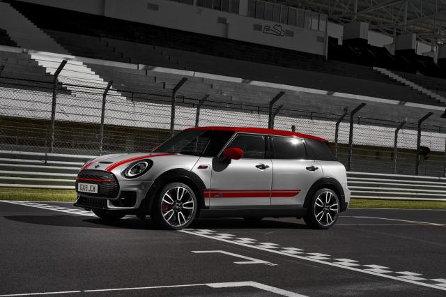 Les MINI Clubman et Countryman John Cooper Works dépassent les 300 ch Les MINI Clubman et Countryman John Cooper Works dépassent les 300 ch
