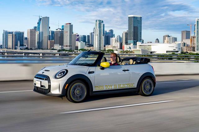 La MINI Cooper SE se décline en cabriolet La MINI Cooper SE se décline en cabriolet