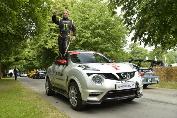 Record du monde sur 2 roues en Nissan Juke Nismo (video) Record du monde sur 2 roues en Nissan Juke Nismo (video)