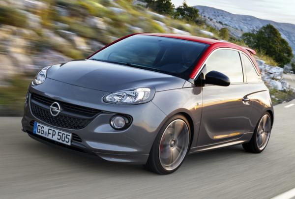 Opel Adam en tenue d'S Opel Adam en tenue d'S