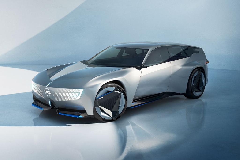 Opel STX Concept : une Astra façon Breadvan pour faire oublier les SUV Opel STX Concept : une Astra façon Breadvan pour faire oublier les SUV
