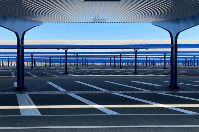 Des panneaux photovoltaïques obligatoires sur certains parkings dès 2023 Des panneaux photovoltaïques obligatoires sur certains parkings dès 2023