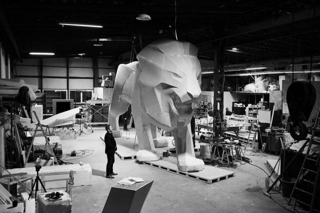 Le lion de Peugeot s'érige en monument Le lion de Peugeot s'érige en monument
