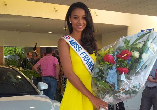 Miss France 2014 prend les clés de sa Peugeot RCZ