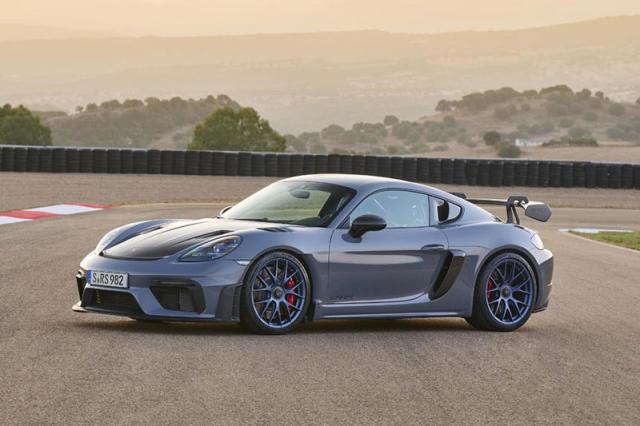 Porsche 718 Cayman GT4 RS : larme fatale Porsche 718 Cayman GT4 RS : larme fatale