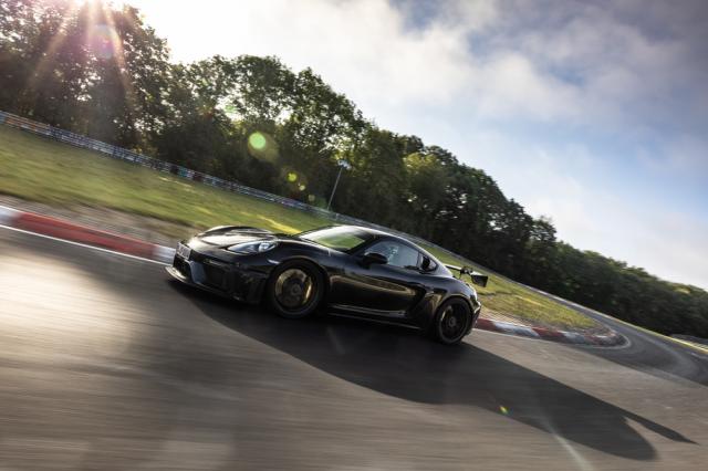 Porsche 718 Cayman GT4 RS : tombeur de chrono Porsche 718 Cayman GT4 RS : tombeur de chrono