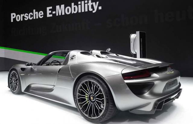 Une remplaçante électrique pour la Porsche 918 Spyder ? Une remplaçante électrique pour la Porsche 918 Spyder ?