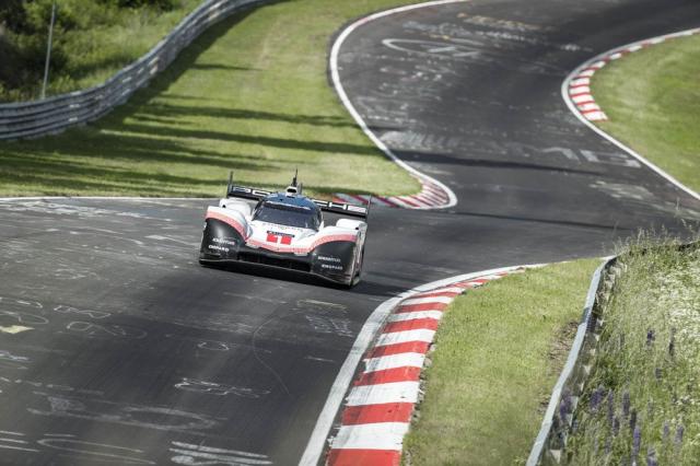 Porsche établit un nouveau record absolu au Nurburgring avec la 919 Hybrid Porsche établit un nouveau record absolu au Nurburgring avec la 919 Hybrid