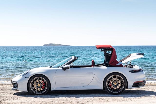 La Porsche 992 cabriolet dévoile les secrets de sa capote La Porsche 992 cabriolet dévoile les secrets de sa capote