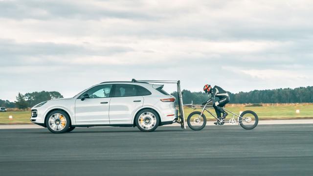 240 km/h sur un vélo... derrière une Porsche 240 km/h sur un vélo... derrière une Porsche