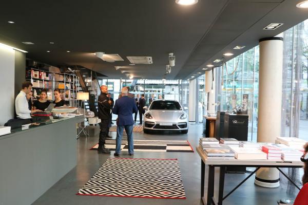 Porsche ouvre un concept store éphémère pour la Panamera Sport Turismo Porsche ouvre un concept store éphémère pour la Panamera Sport Turismo