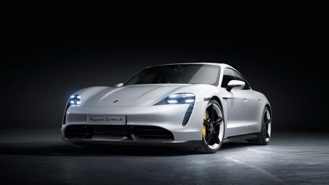 Porsche Taycan : les électrons prennent le pouvoir Porsche Taycan : les électrons prennent le pouvoir