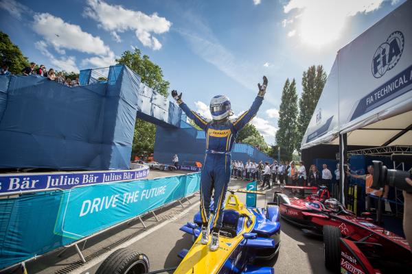 Sébastien Buemi et Renault s'imposent en Formule E Sébastien Buemi et Renault s'imposent en Formule E