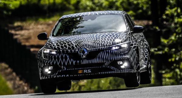 4 roues directrices et 2 châssis pour la Renault Megane 4 RS 4 roues directrices et 2 châssis pour la Renault Megane 4 RS