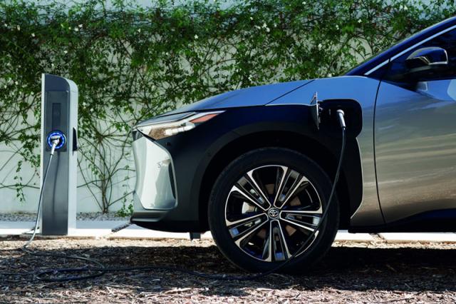 Toyota affirme que le tout électrique est mauvais pour la planète Toyota affirme que le tout électrique est mauvais pour la planète