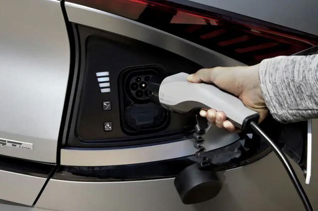 Aux USA, l'Etat du Wyoming veut interdire les ventes de voitures... électriques !