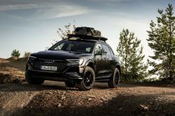 (Limited series) The e-tron Dakar version of the Audi Q8