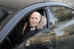 Interdire l'autoroute aux conducteurs de plus de 85 ans : le projet choc de l'Italie