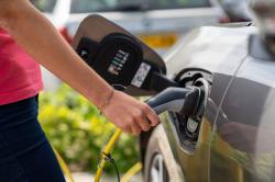 Crise p�troli�re : le prix des carburants booste l'�lectrique