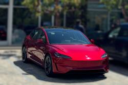 La Tesla Model 3 Ludicrous surprise en plein jour