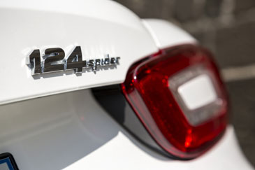 logo fiat 124 spider