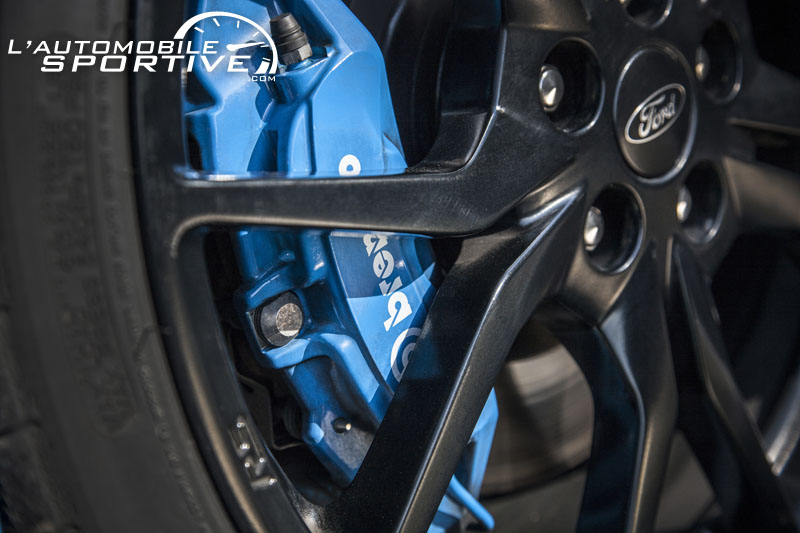 photo ford_focus_rs_350_06