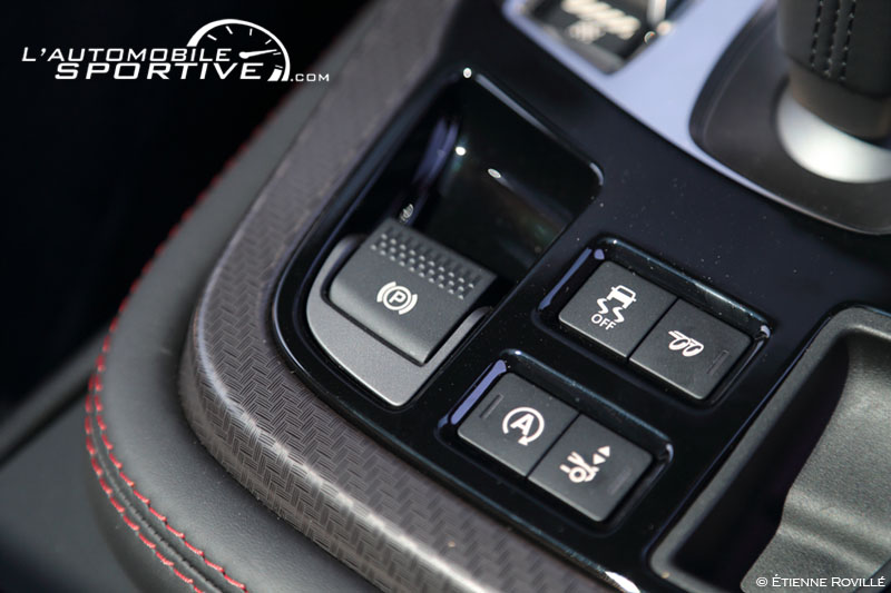 photo ftype_rcoupe_awd_17