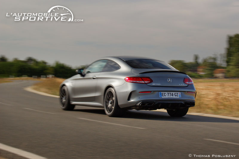 Agrandir la photo MERCEDES-BENZ C 63S AMG COUPE photo mercedes_c63s_amg__28