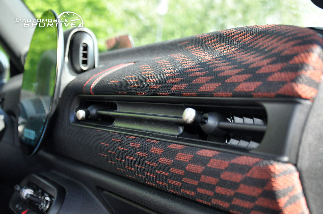 Agrandir la photo MINI F66 JOHN COOPER WORKS photo mini_jcw_f66_08