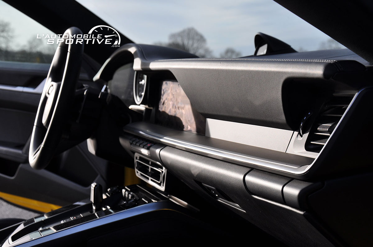 photo porsche_992_carrera_4s_09