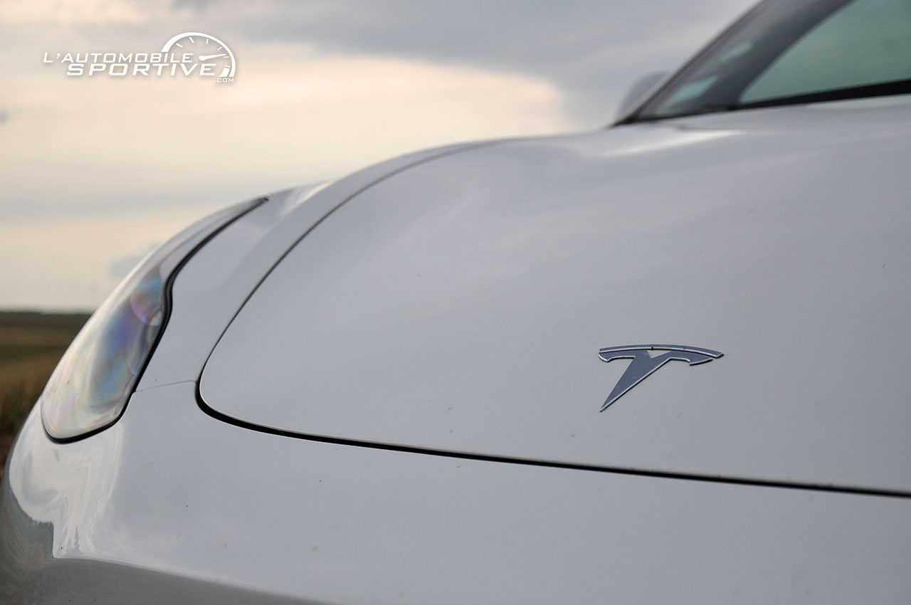 photo tesla_model_3_dual_motor_lr_02