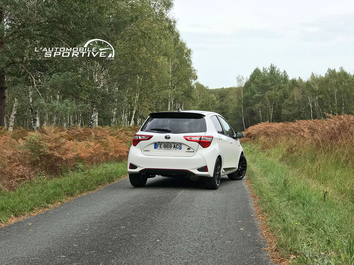photo toyota_yaris_100h_gr_sport_02