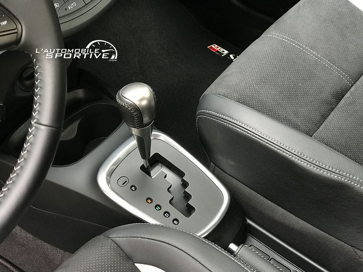 photo toyota_yaris_100h_gr_sport_08