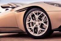 astonmartin_db11_volante_08.jpg